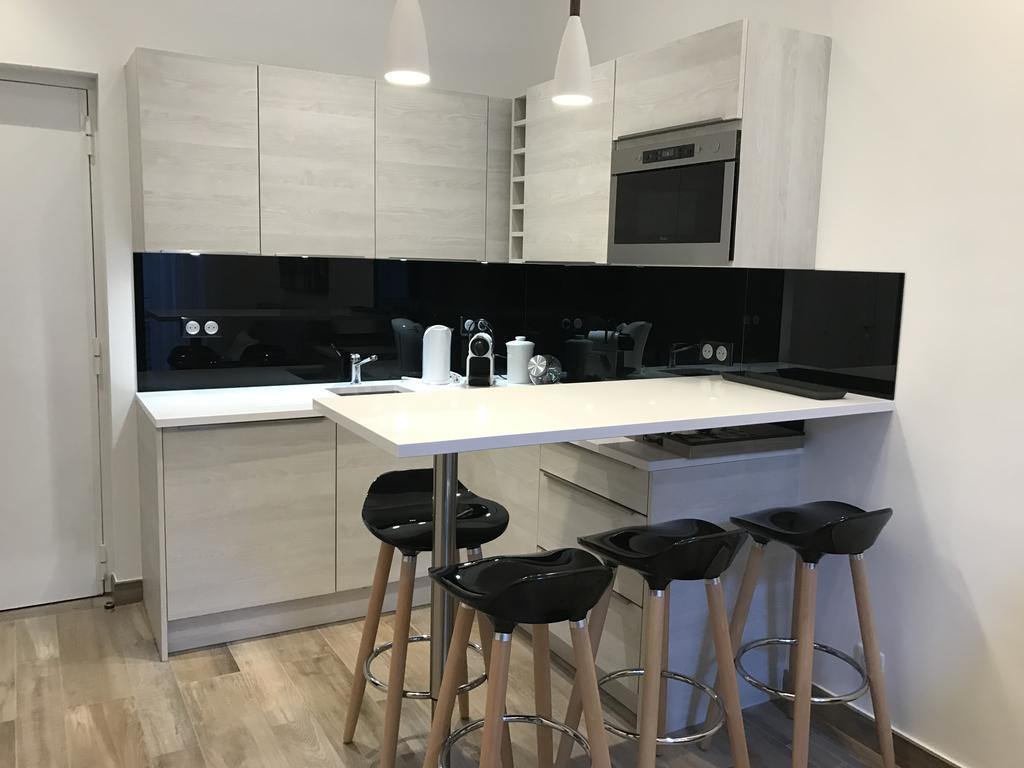 Apartment 2 Pieces Rue Hoche *